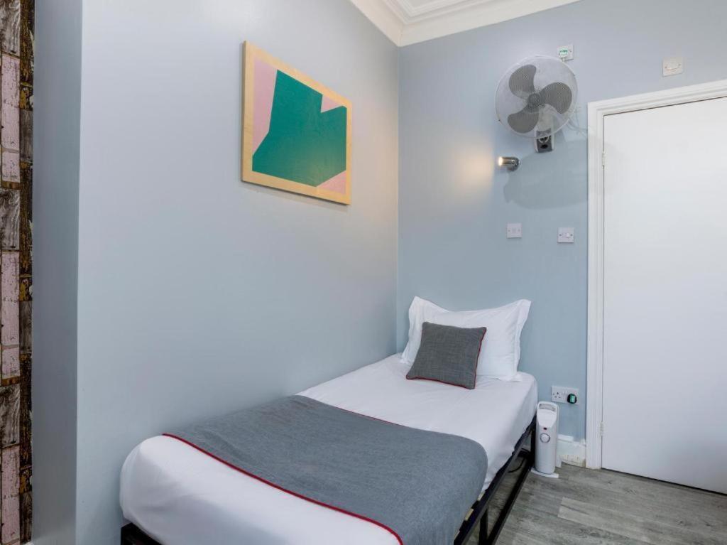 Orlando Hotel لندن الغرفة الصورة